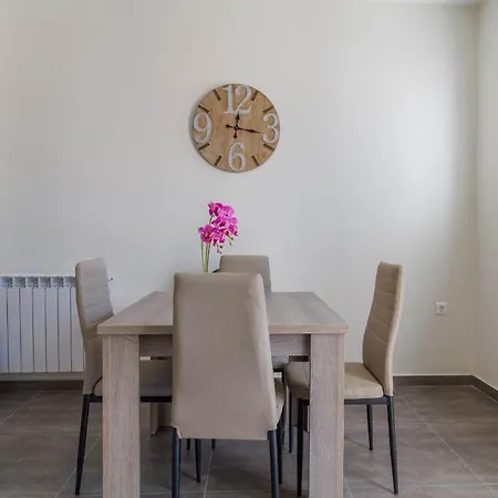 Vila Enchanted Sunlit Retreat