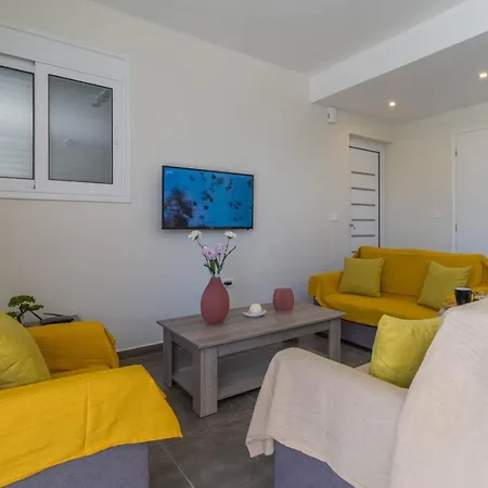 Enchanted Sunlit Retreat *