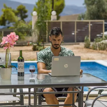 ヴィラ Enchanted Sunlit Retreat イスミア