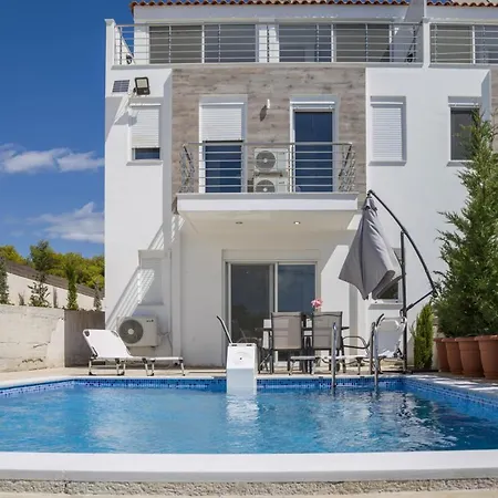 Enchanted Sunlit Retreat *