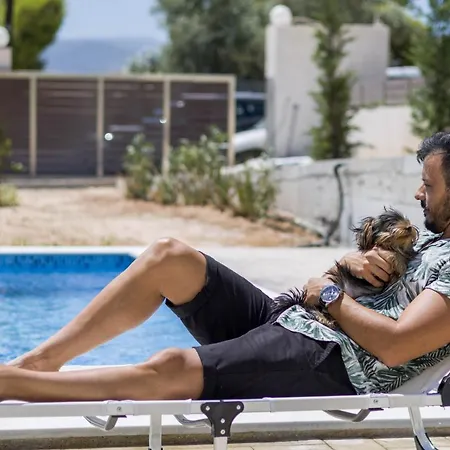 Enchanted Sunlit Retreat Vila