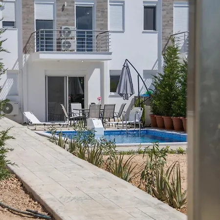 Enchanted Sunlit Retreat ヴィラ *