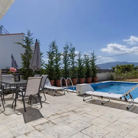 Enchanted Sunlit Retreat * イスミア