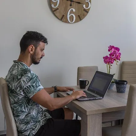 Enchanted Sunlit Retreat Vila Isthmia