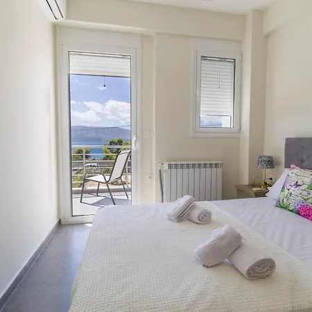 Vila Enchanted Sunlit Retreat Isthmia