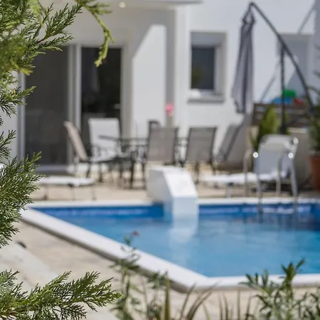 Vila Enchanted Sunlit Retreat *