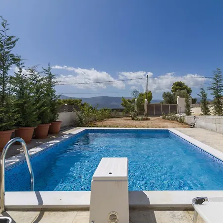 Enchanted Sunlit Retreat ヴィラ *