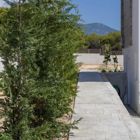 Vila Enchanted Sunlit Retreat