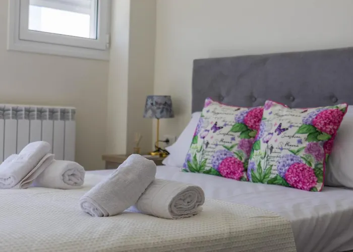 Enchanted Sunlit Retreat Villa *