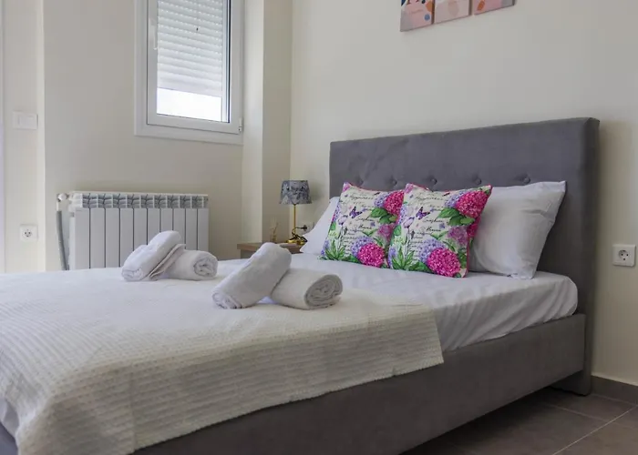 Enchanted Sunlit Retreat Isthmia