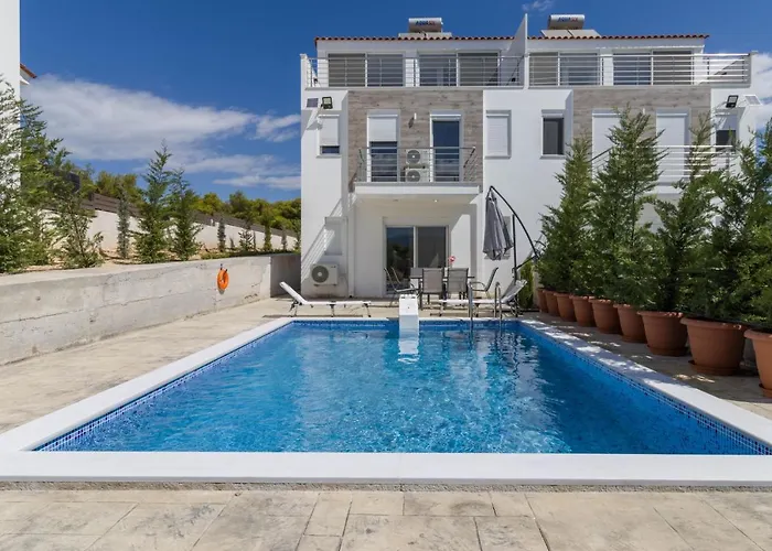 Villa Enchanted Sunlit Retreat