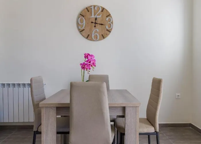 Villa Enchanted Sunlit Retreat