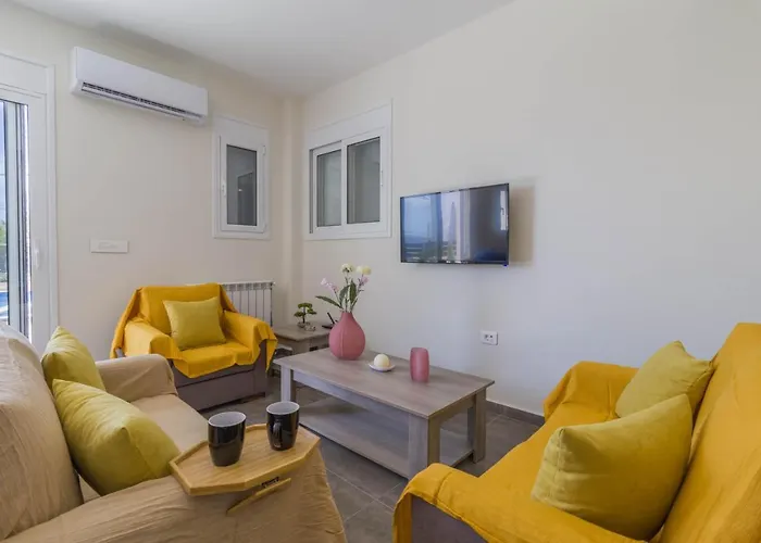 Enchanted Sunlit Retreat Villa Isthmia