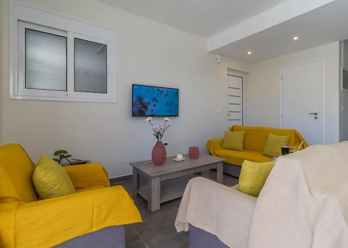 Enchanted Sunlit Retreat *