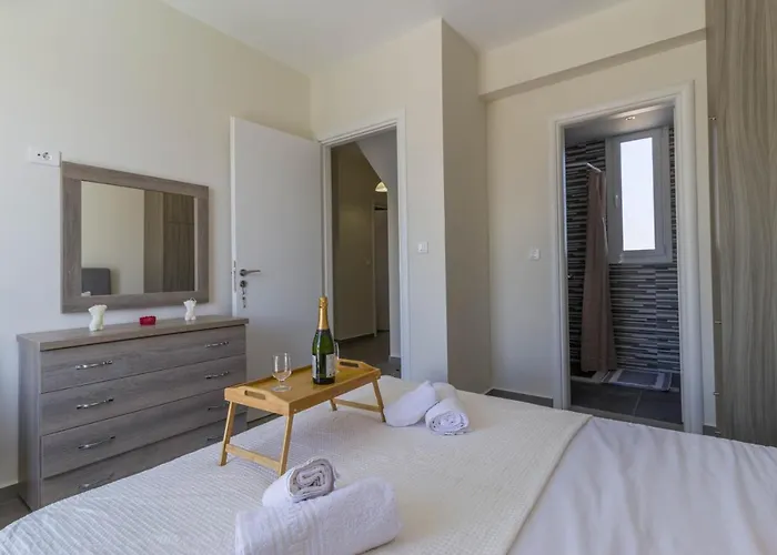 Villa Enchanted Sunlit Retreat Isthmia