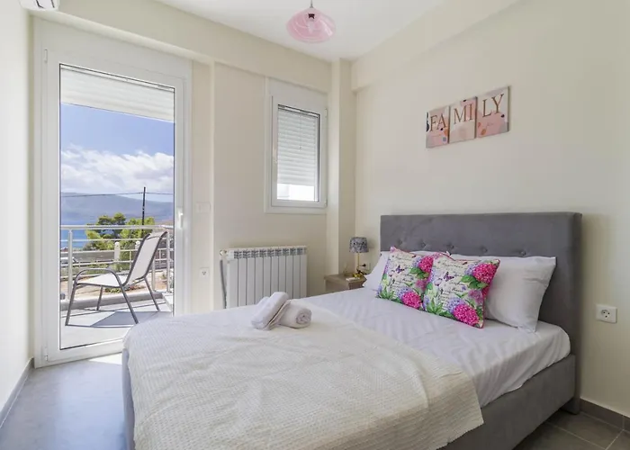 Enchanted Sunlit Retreat Villa Isthmia