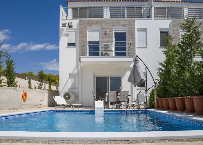 Enchanted Sunlit Retreat *