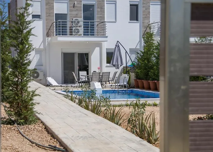 Enchanted Sunlit Retreat Villa *