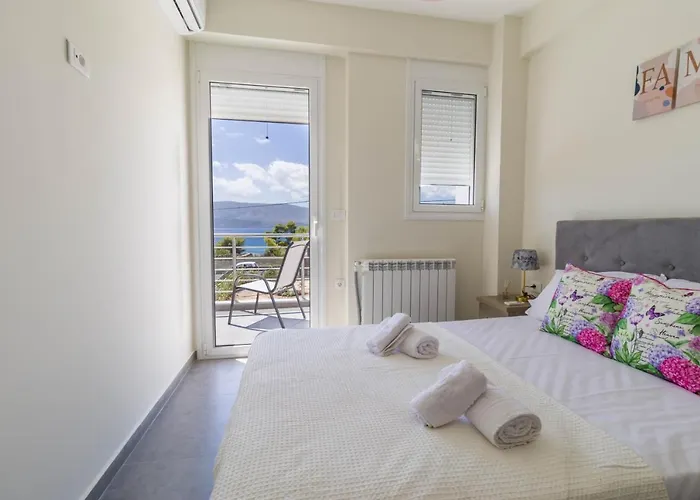 Villa Enchanted Sunlit Retreat Isthmia