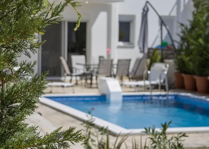 Villa Enchanted Sunlit Retreat *