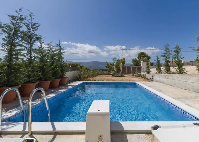 Enchanted Sunlit Retreat Villa *