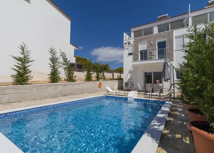 Enchanted Sunlit Retreat Isthmia