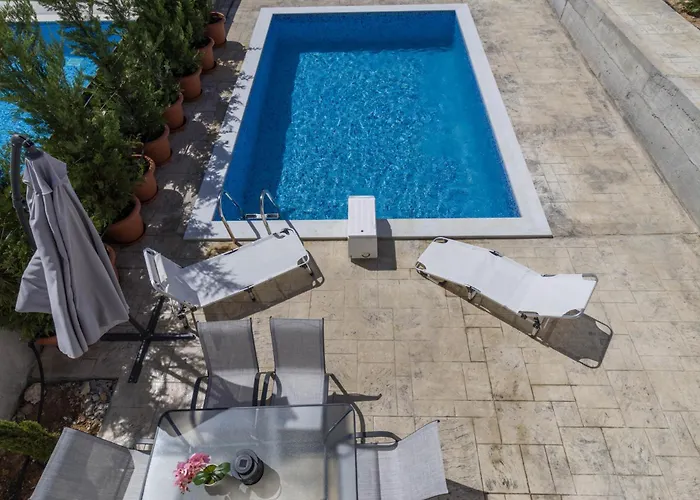 Enchanted Sunlit Retreat *